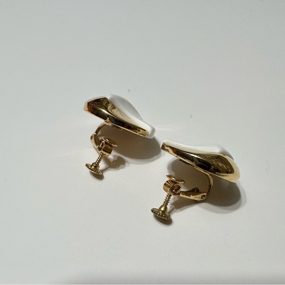 Vintage White and Gold Napier Screw Clip-on Earrings - Picture 3 of 5
